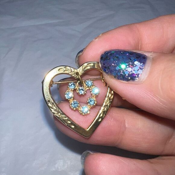 Vintage Aquamarine Dangle Heart Gold Tone Brooch - Picture 7 of 7